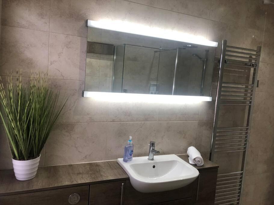 29 Comfort House 2 Bedroom Townhouse With Parking Сканторп Экстерьер фото