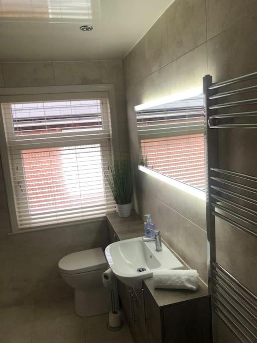 29 Comfort House 2 Bedroom Townhouse With Parking Сканторп Экстерьер фото