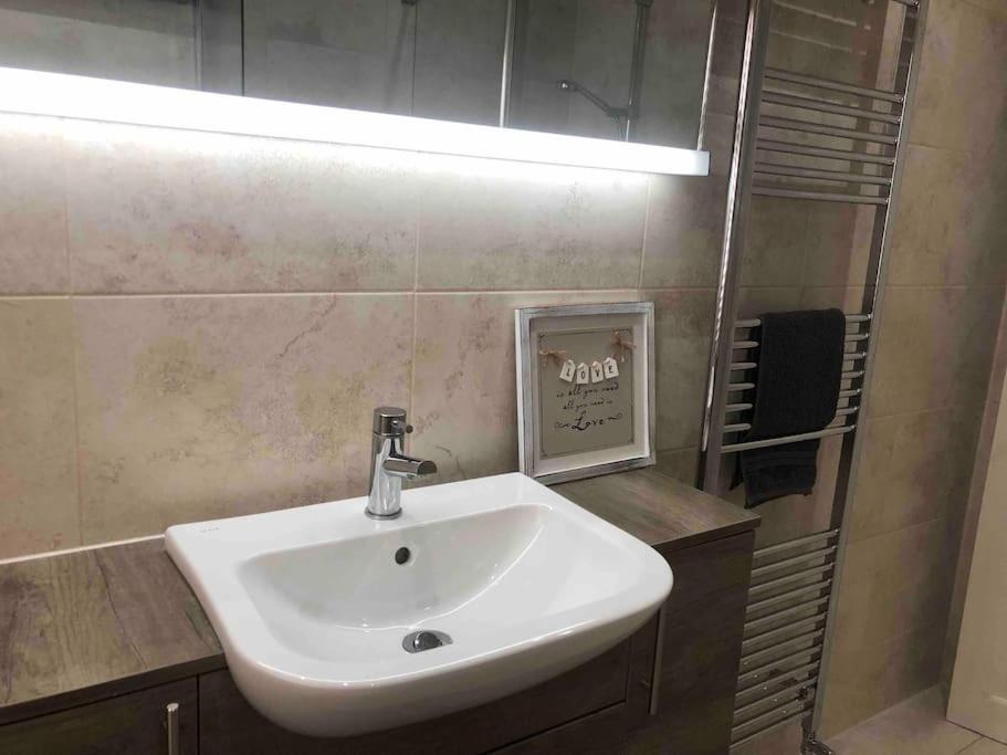 29 Comfort House 2 Bedroom Townhouse With Parking Сканторп Экстерьер фото